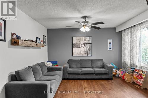 5 East Gate, Barrie, ON - Indoor Photo Showing Living Room