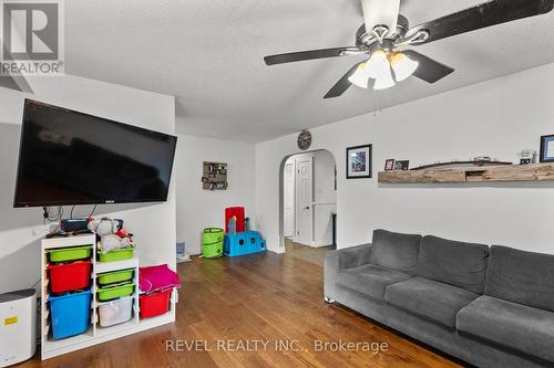 5 East Gate, Barrie, ON - Indoor Photo Showing Living Room