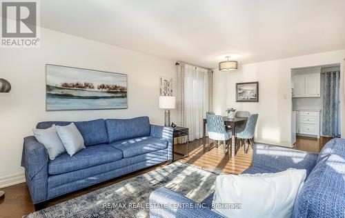 868 Cabot Trail, Milton (Dorset Park), ON - Indoor Photo Showing Living Room