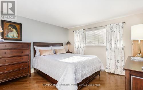 868 Cabot Trail, Milton (Dorset Park), ON - Indoor Photo Showing Bedroom