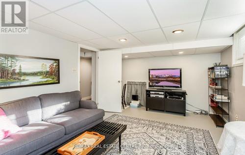 868 Cabot Trail, Milton (Dorset Park), ON - Indoor Photo Showing Living Room