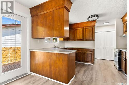 202 7Th Street, Pilot Butte, SK - Indoor Photo Showing Kitchen