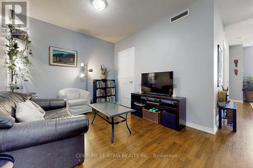 1609 - 9235 Jane Street, Vaughan, ON - Indoor Photo Showing Living Room