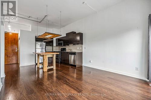 302 - 2 Fieldway Road, Toronto (Islington-City Centre West), ON - Indoor Photo Showing Kitchen