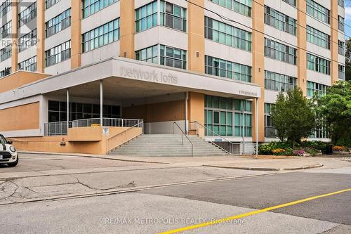 302 - 2 Fieldway Road, Toronto (Islington-City Centre West), ON - Outdoor