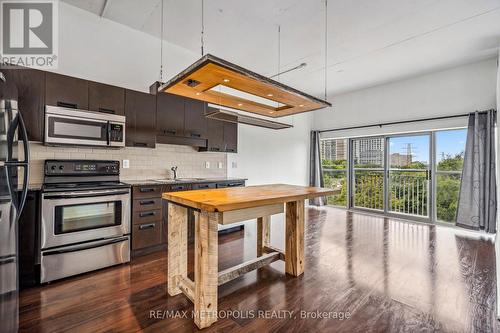 302 - 2 Fieldway Road, Toronto (Islington-City Centre West), ON - Indoor Photo Showing Kitchen