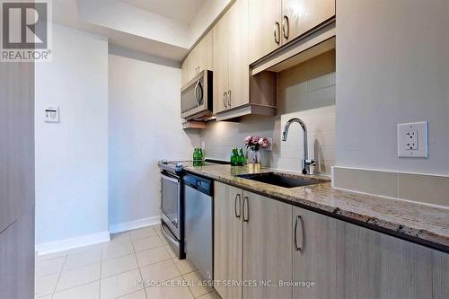 206 - 9191 Yonge Street, Richmond Hill, ON - Indoor Photo Showing Kitchen With Upgraded Kitchen