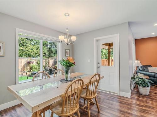 102-3776 Departure Bay Rd, Nanaimo, BC - Indoor Photo Showing Dining Room