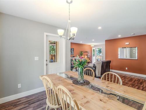 102-3776 Departure Bay Rd, Nanaimo, BC - Indoor Photo Showing Dining Room