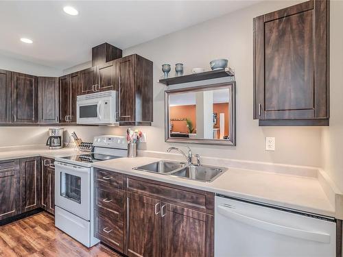 102-3776 Departure Bay Rd, Nanaimo, BC - Indoor Photo Showing Kitchen With Double Sink