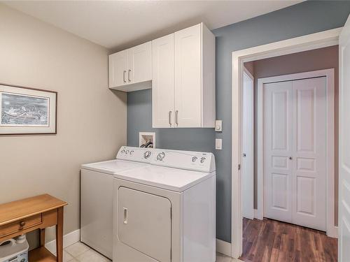 102-3776 Departure Bay Rd, Nanaimo, BC - Indoor Photo Showing Laundry Room