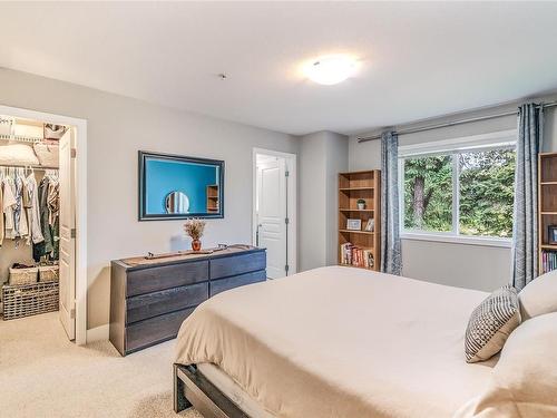 102-3776 Departure Bay Rd, Nanaimo, BC - Indoor Photo Showing Bedroom