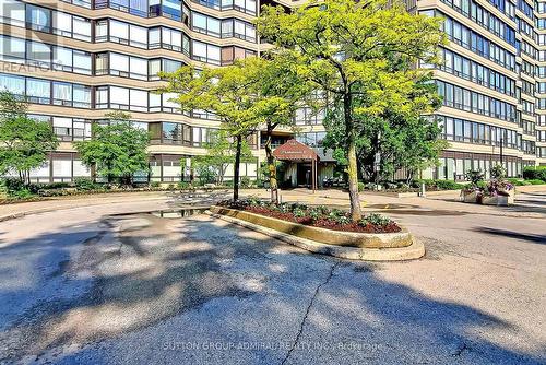 1106 - 7440 Bathurst Street, Vaughan, ON - Outdoor