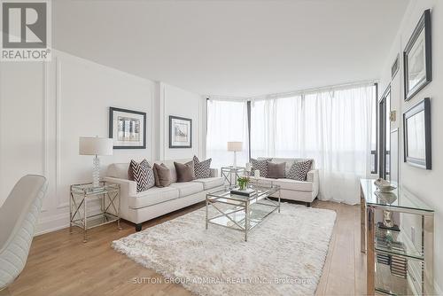 1106 - 7440 Bathurst Street, Vaughan, ON - Indoor Photo Showing Living Room