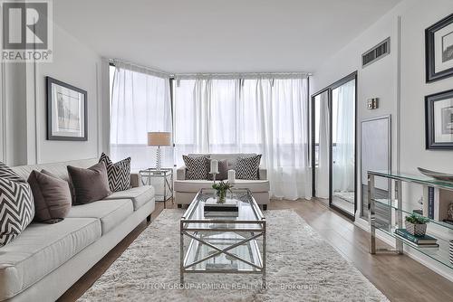 1106 - 7440 Bathurst Street, Vaughan, ON - Indoor Photo Showing Living Room