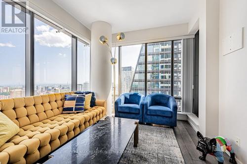 3902 - 5 St Joseph Street, Toronto, ON - Indoor Photo Showing Living Room