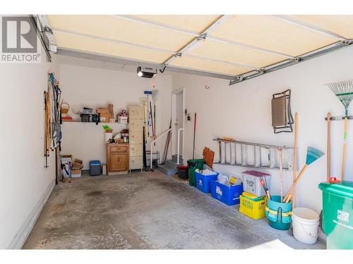 2205 Rockland Avenue Unit# 7, Trail, BC - Indoor Photo Showing Garage