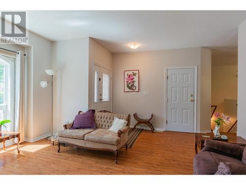 2205 Rockland  Avenue Unit# 7, Trail, BC - Indoor Photo Showing Living Room