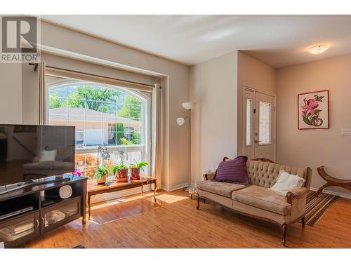 2205 Rockland  Avenue Unit# 7, Trail, BC - Indoor Photo Showing Living Room