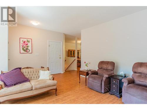 2205 Rockland Avenue Unit# 7, Trail, BC - Indoor Photo Showing Living Room