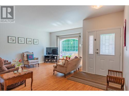 2205 Rockland  Avenue Unit# 7, Trail, BC - Indoor Photo Showing Living Room