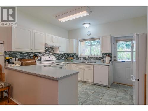 2205 Rockland  Avenue Unit# 7, Trail, BC - Indoor Photo Showing Kitchen