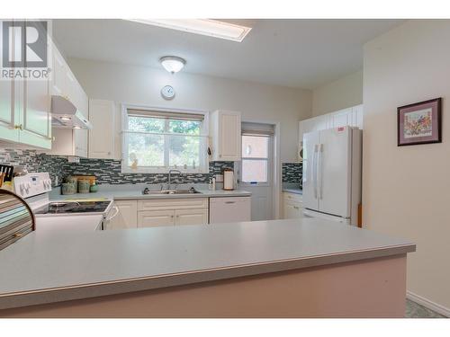 2205 Rockland Avenue Unit# 7, Trail, BC - Indoor Photo Showing Kitchen With Double Sink