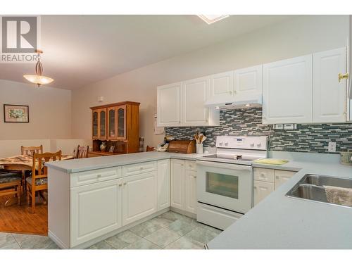 2205 Rockland  Avenue Unit# 7, Trail, BC - Indoor Photo Showing Kitchen With Double Sink