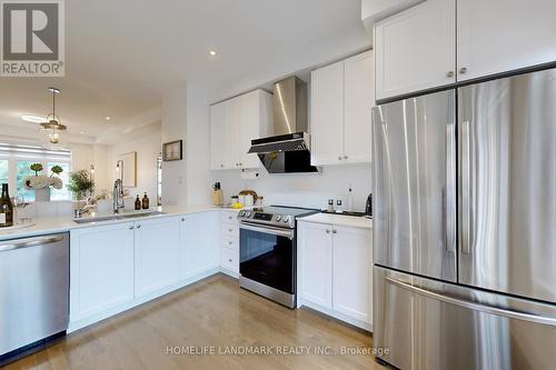 8B Parker Avenue, Richmond Hill (Oak Ridges), ON - Indoor Photo Showing Kitchen With Upgraded Kitchen