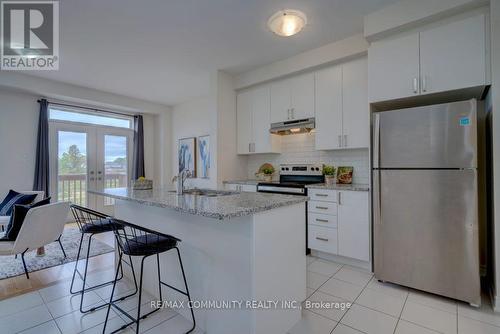 55 Bayardo Drive, Oshawa (Windfields), ON - Indoor Photo Showing Kitchen With Upgraded Kitchen