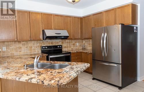 42 Inverhuron Street, Richmond Hill (Oak Ridges Lake Wilcox), ON - Indoor Photo Showing Kitchen With Double Sink