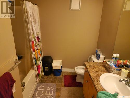 522 Toronto Street, Regina, SK - Indoor Photo Showing Bathroom