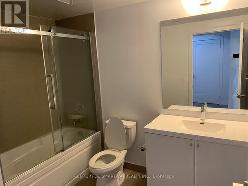 217 - 2550 Simcoe Street N, Oshawa (Windfields), ON - Indoor Photo Showing Bathroom