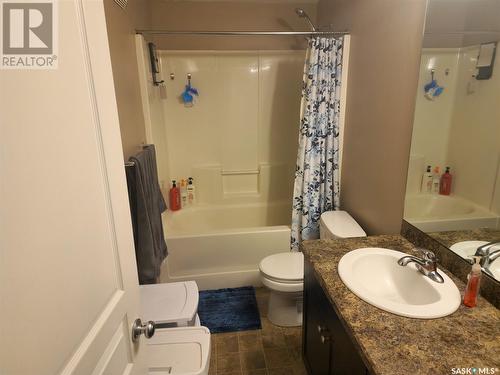 526 Toronto Street, Regina, SK - Indoor Photo Showing Bathroom