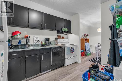 410 425 115Th Street E, Saskatoon, SK - Indoor Photo Showing Kitchen