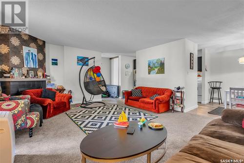 410 425 115Th Street E, Saskatoon, SK - Indoor Photo Showing Living Room