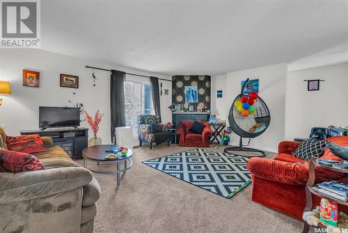 410 425 115Th Street E, Saskatoon, SK - Indoor Photo Showing Living Room