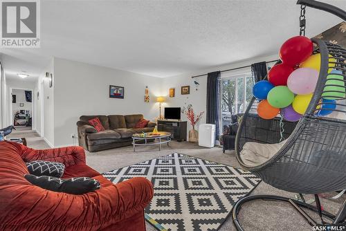 410 425 115Th Street E, Saskatoon, SK - Indoor Photo Showing Living Room