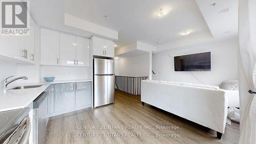 1016 - 2635 William Jackson Drive, Pickering (Duffin Heights), ON - Indoor Photo Showing Kitchen With Stainless Steel Kitchen