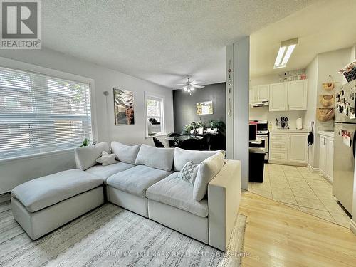 303 - 114 Vaughan Road, Toronto (Humewood-Cedarvale), ON - Indoor Photo Showing Living Room