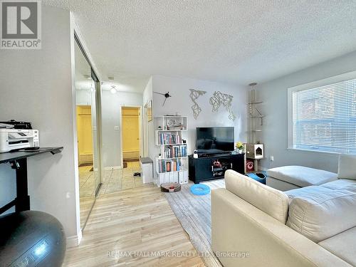 303 - 114 Vaughan Road, Toronto (Humewood-Cedarvale), ON - Indoor Photo Showing Living Room