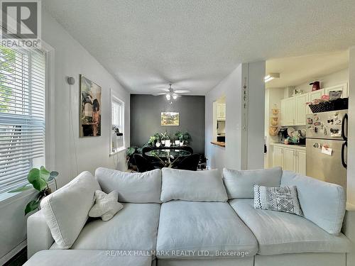 303 - 114 Vaughan Road, Toronto (Humewood-Cedarvale), ON - Indoor Photo Showing Living Room