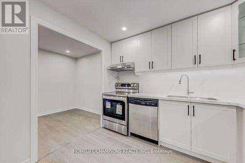 325 - 16 Elgin Street, Markham, ON - Indoor Photo Showing Kitchen