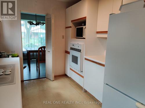 Upper - 9 Lisburn Crescent, Toronto (Don Valley Village), ON - Indoor Photo Showing Kitchen