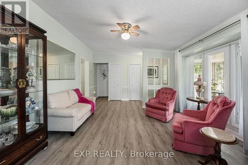 24 Kelsey Crescent, Georgina, ON - Indoor Photo Showing Living Room