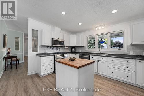 24 Kelsey Crescent, Georgina, ON - Indoor Photo Showing Kitchen