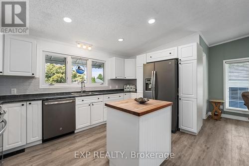 24 Kelsey Crescent, Georgina, ON - Indoor Photo Showing Kitchen