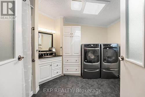 24 Kelsey Crescent, Georgina, ON - Indoor Photo Showing Laundry Room