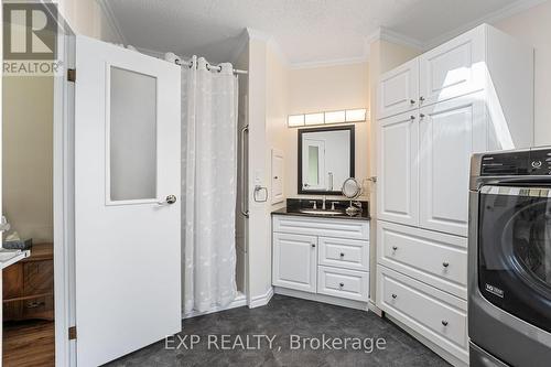 24 Kelsey Crescent, Georgina, ON - Indoor Photo Showing Laundry Room