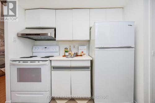 901 - 1001 Bay Street, Toronto, ON - Indoor Photo Showing Kitchen